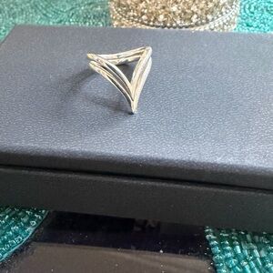 Elegant NEW Sterling  Silver Women's  ring size 6